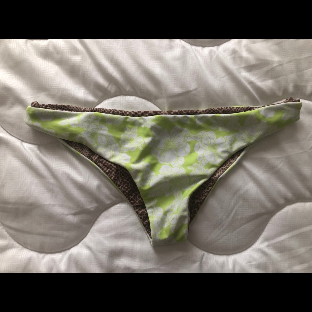 Acacia Makai bottom in neon magnolia